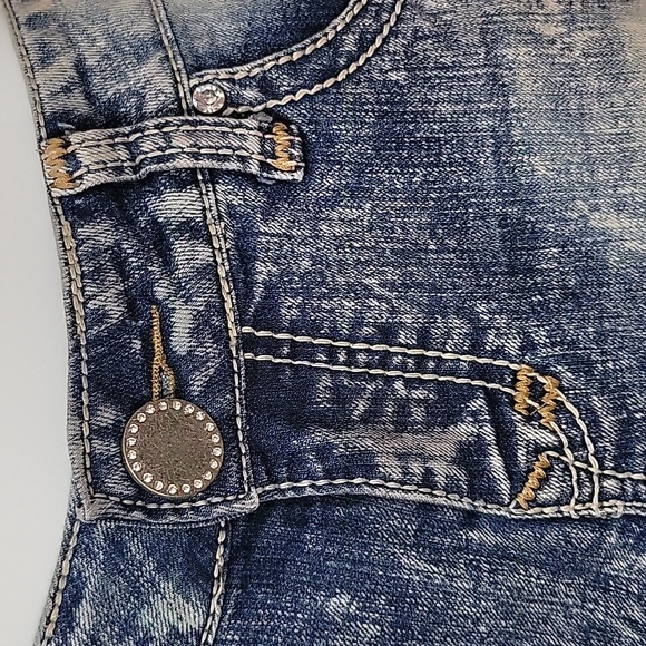 Zanadi wing embellished shorts - Picture 2 of 10